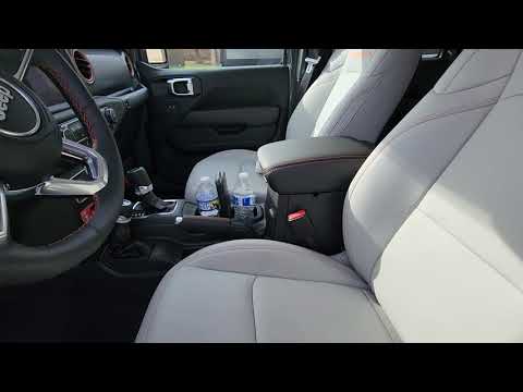2023 Jeep Gladiator Mojave Interior