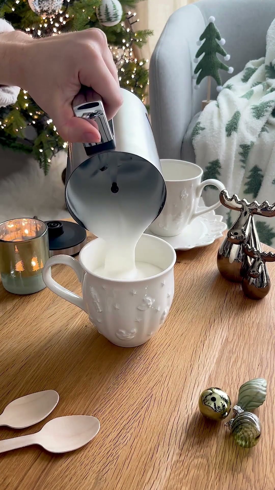 Unsere süße Trinkschokolade 🎅🏻 am Löffel ist das optimale Mitbringsel ...