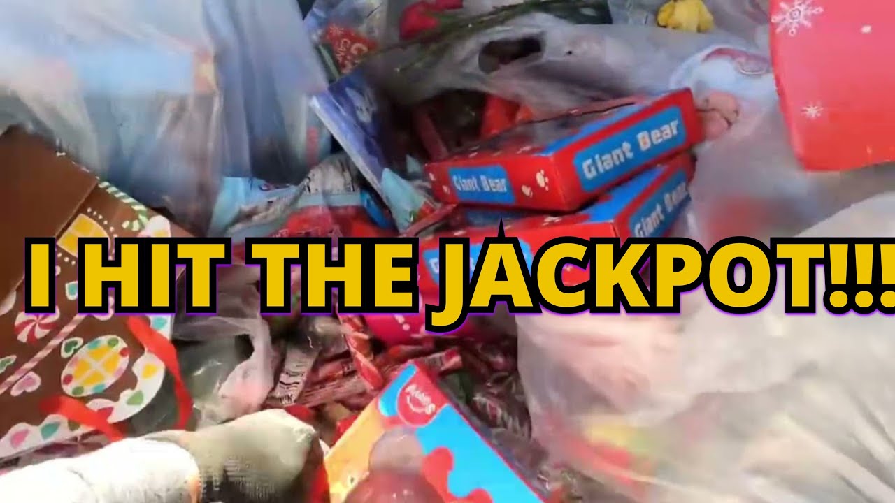 I SAVED THOUSANDS OF CANDIES WHILE DUMPSTER DIVING. HUGE MEGA HAUL I HIT THE JACKPOT 