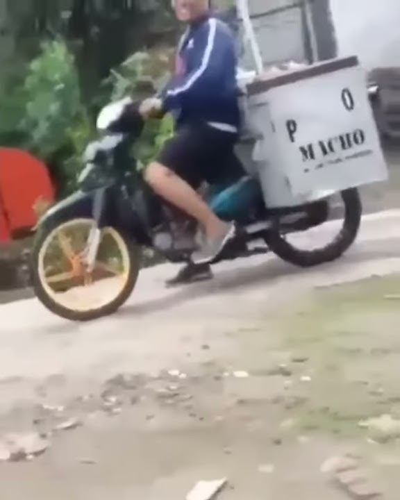 Lucu Penjual pentol jumping