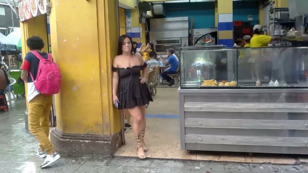 ⁣Colombian Women in el centro de medellin: Hot, Sexy and Alluring!