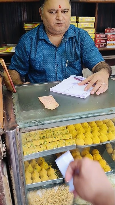 famous-food-of-kolkata-food-clubkachori-kachori-barabazarkolkata