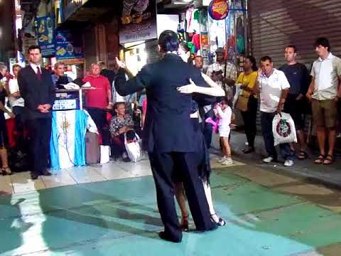 Bailando Tango en la calle Florida