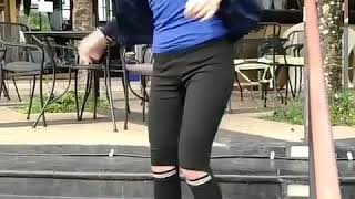 Vania Gemash Kejepit Celana Nya