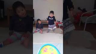 3歳双子のダウン症 歩き始め Youtube