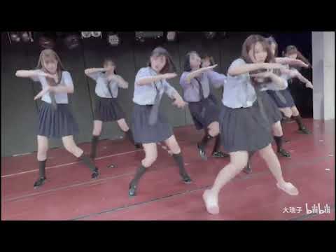 有内味儿了！少女偶像在公演上跳猛男版新宝岛
