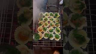 Món sò điệp nướng mỡ hành đậm vị thơm ngon.