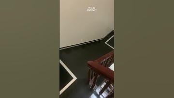 Cầu thang kim sa cổ trắng gạch