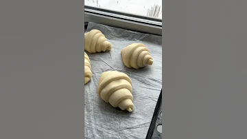 Расстойка круассанов. Когда круассаны готовы к выпечке.