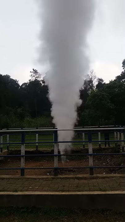Semburan uap panas bumi (kamojang Garut)
