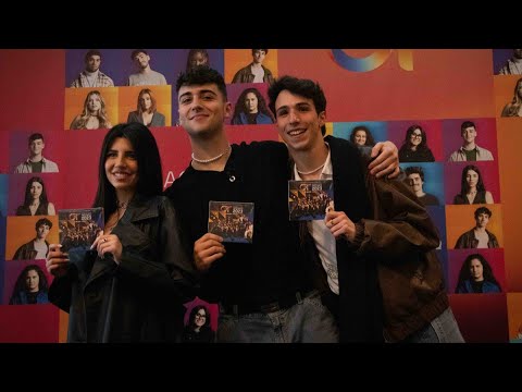 Largas filas desde las 6 de la mañana para la firma de discos de 'OT' en la  Expo