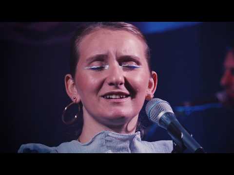 Claire Gimatt - La Robe De Pierre