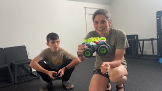 (Review) This RC Monster Truck is SO much fun! I BEZGAR