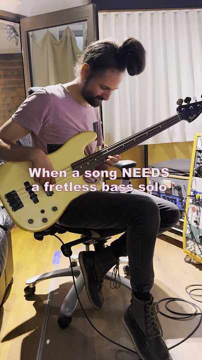 We don't get enough melodic bass solos recently #triphop #bass #solo #recordingstudio #belum