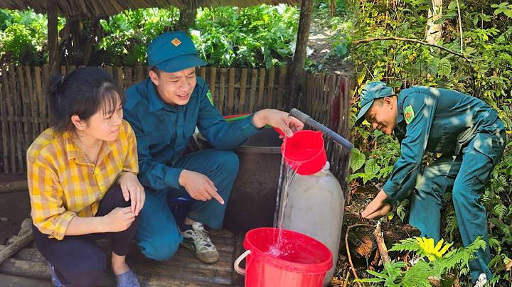 Police officer Hung helps single mother Hoai find a source of clean water for daily use.