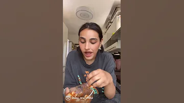 عراقية تاكل ثوم بطريقة غريبة 