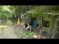 Bathing Alone and Foraging in the Dark Forest - Bushcraft & Off Grid | Part 5