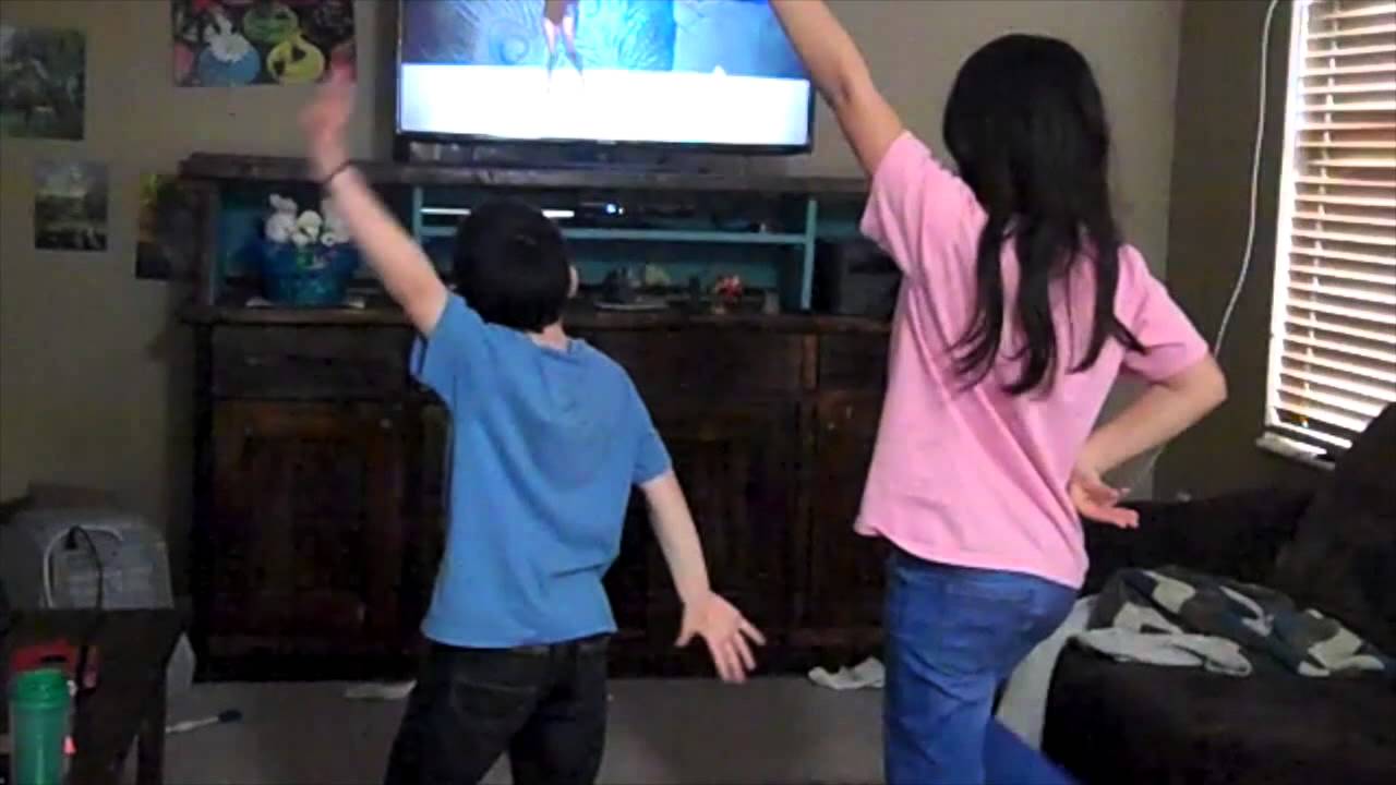 Playing With The Xbox 360 Kinect! - YouTube
