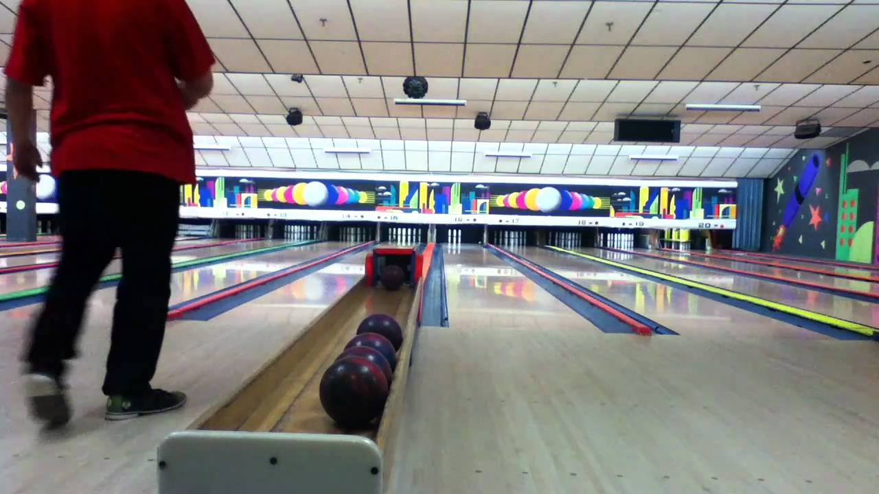 Bowling at the Woburn Bowladrome [3/7]