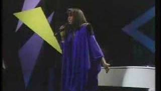 Brenda Russell sings Piano In The Dark live