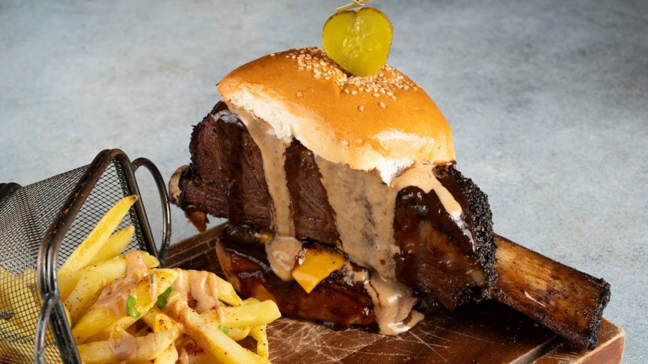 Ribs burger, American beef petty and short ribs burger - YouTube