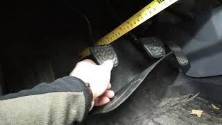 Adjustment of the clutch pedal free play | Toyota D-4D 1CD-FTV engine