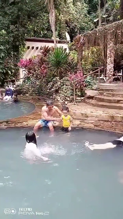 They enjoy swimming in the hot spring pool#satisfying#trending#viral