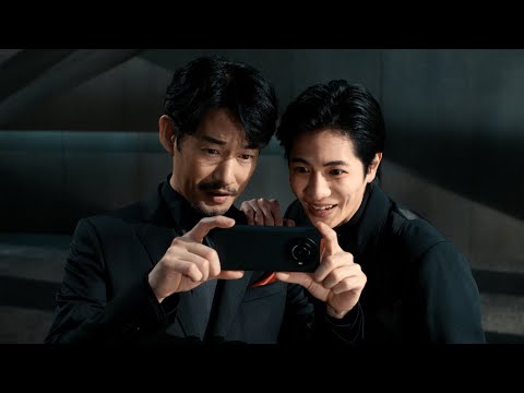 竹野内豊&志尊淳、シックなスーツ姿でユーモラスな会話が楽しい／SHARP スマートフォン「AQUOS」CM