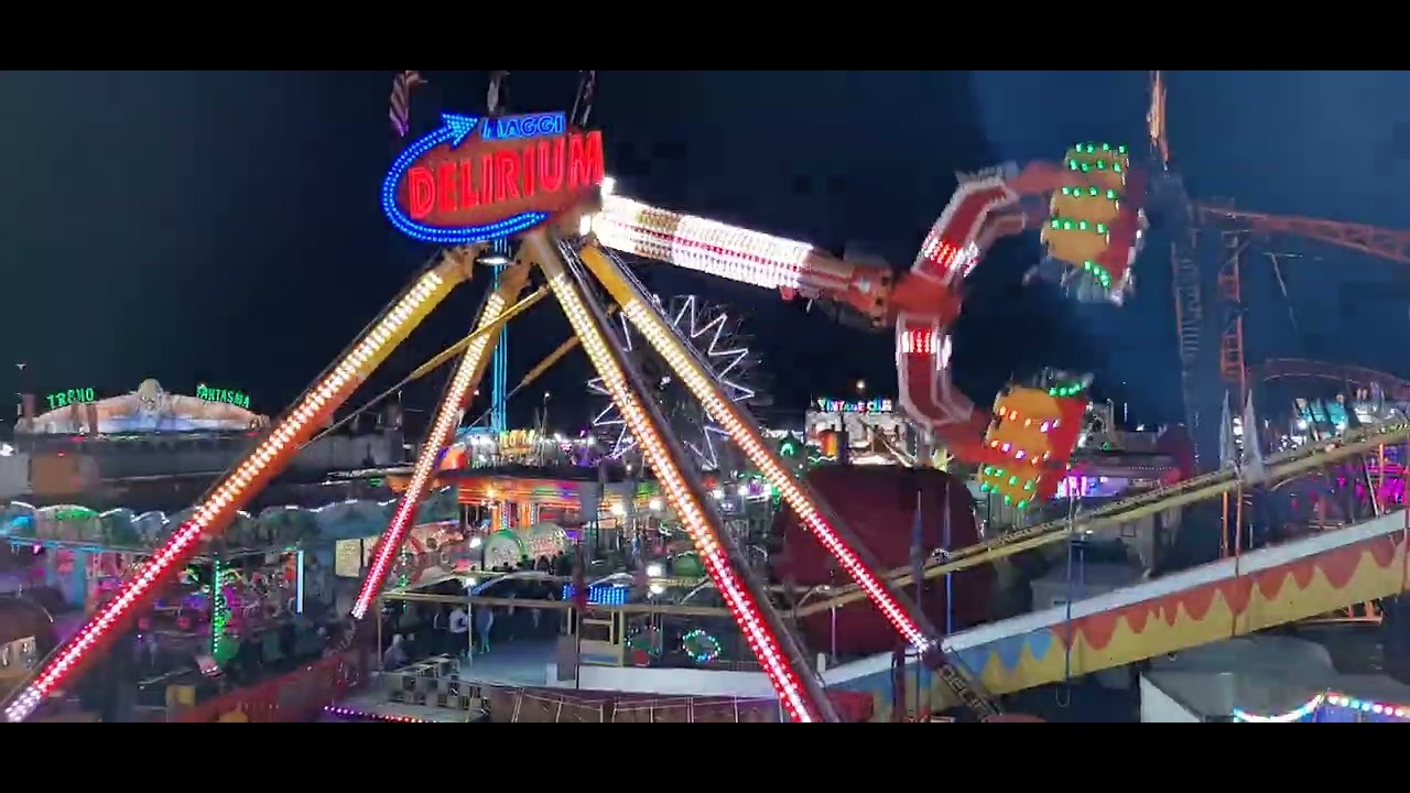 LE GIOSTRE DEL  GRANDE LUNA PARK DI LEGNANO  Lombardia (MI)  novembre 2022 .