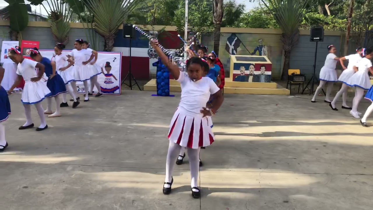 Presentación de Baton Ballet del centro educativo Dolores Graciela