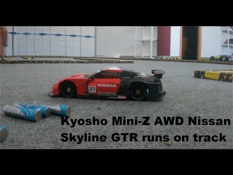 kyosho-mini-z-awd-nissan-skyline-gtr-runs-on-track