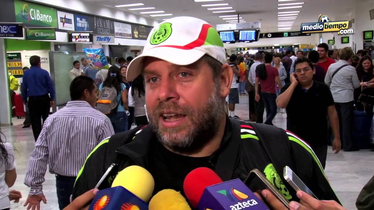 Esta gente no sabe jugar fútbol de playa: Ramón Raya - YouTube