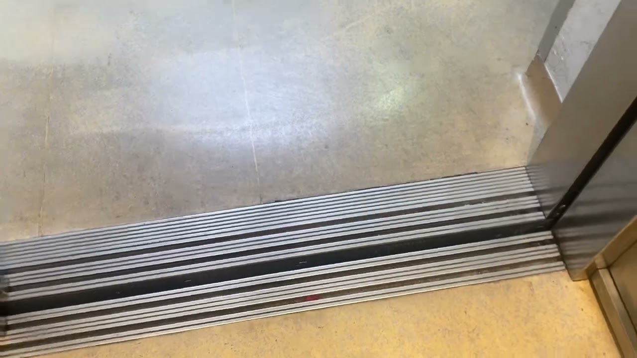 2003 Schmitt+Sohn Aufzug in ICP Stiftung Schule in München Garmischer Straße 241