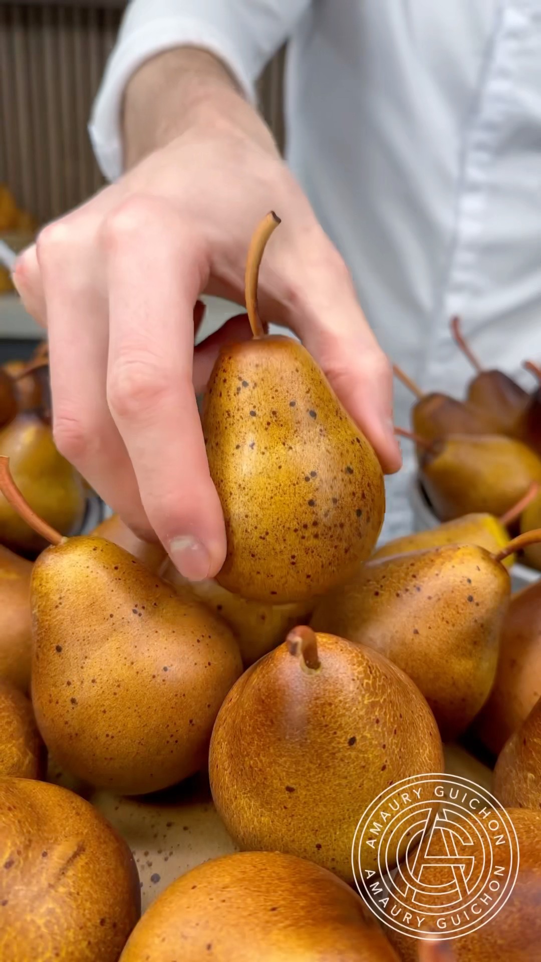 Bucket of Pears! ? This pastry is the perfect pearing this fall season!#amauryguichon #chocolate
