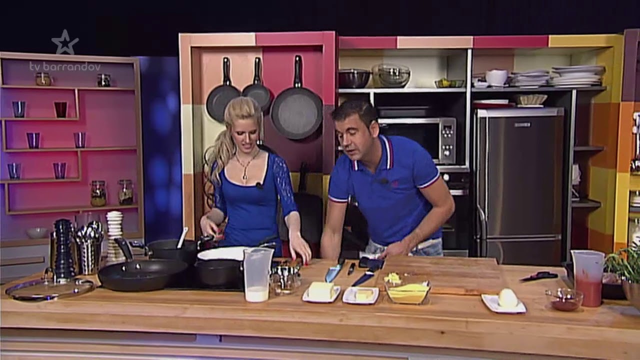 Kašpárku vař - Vepřová kotleta s tomatovou omáčkou, marinovanými paprikami a pečenou polentou