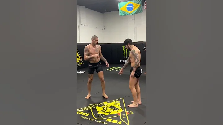 🦵 ALEX PEREIRA TEACHES DILLON DANIS HIS SIGNATURE LEAD LEG KICK