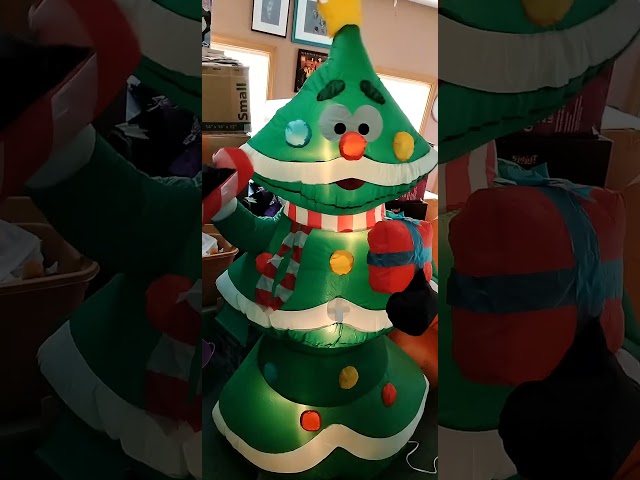 Amazing Inflatable Christmas Tree for Festive Fun! 3 sddefault