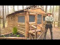 Un an seul dans la cabane en rondins  construction de la tiny home dans la fort