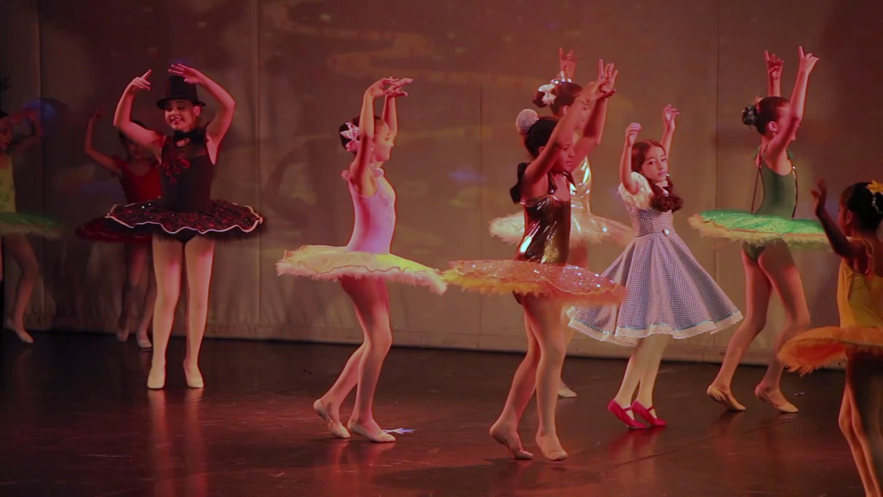 2ª Coreografia: O MÁGICO DE OZ