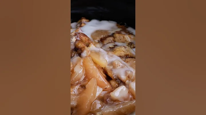Crock Pot Apple Pie Cinnamon Roll Casserole is so easy to make! #applelove