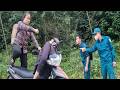 A brave single mother defeats a notorious thief using self-defense and survival skills.