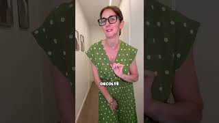 Vestito Incrociato Plissettato A Pois Fantasia a pois dal fascino elegante, femminile e