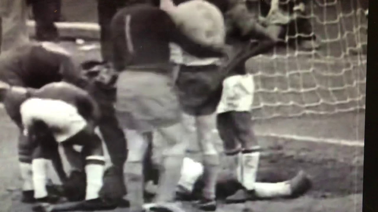 Pele Goal Celebration - YouTube