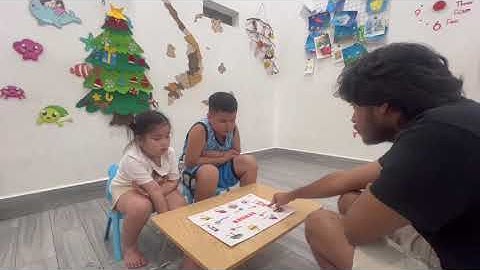 Tiếng Anh Giao Tiếp Phan Thiết: Elsa and Tom practice talking about Senses