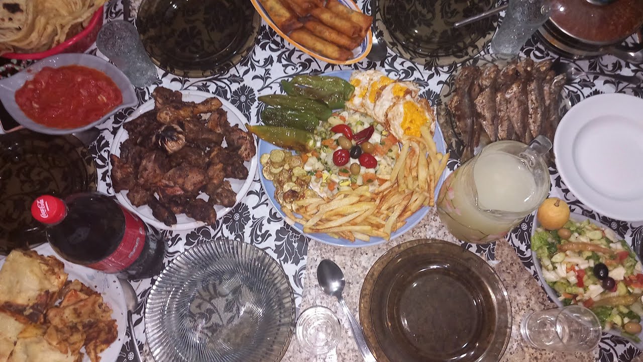 طاولة العاشر من رمضان من دارنا🌙🌙.. قدر الله وما شاء فعل..فالمال ولا صحة الابدان😔😌