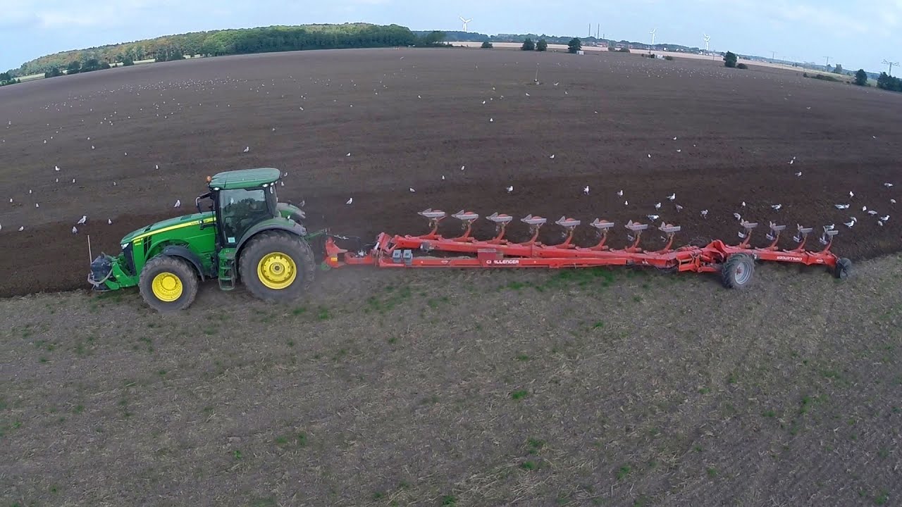 Ploughing with John Deere 8360R and Kuhn Challenger 12