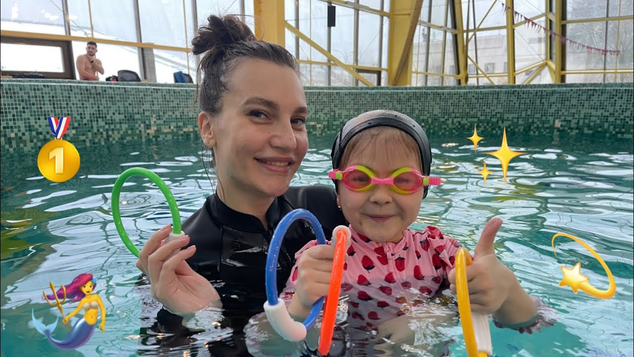 Урок плавания у Викуси с тренером - YouTube