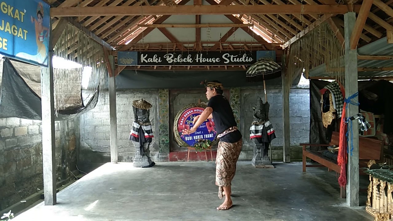 Pembelajaran Kelas Topeng Tua Kaki Bebek House,Made Cat Suteja