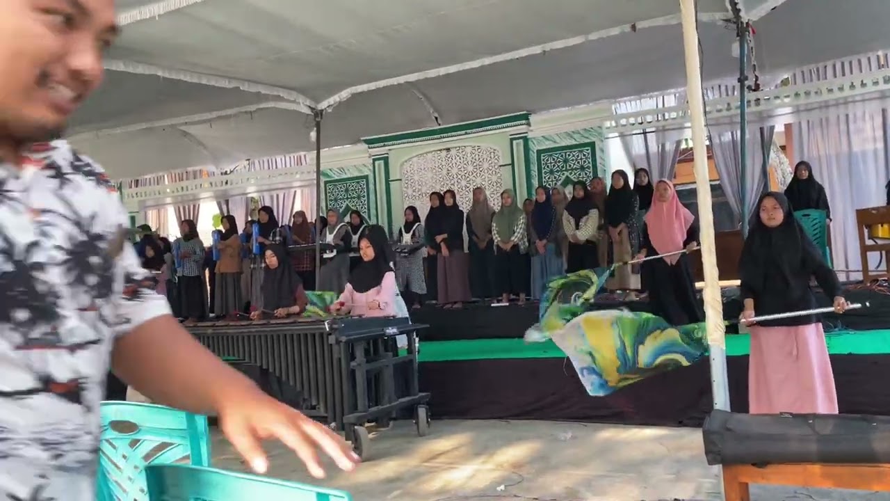 Kolaborasi musik (Marching Band, Hadroh, Grup Vocal) MTS Al I'Anah Playen