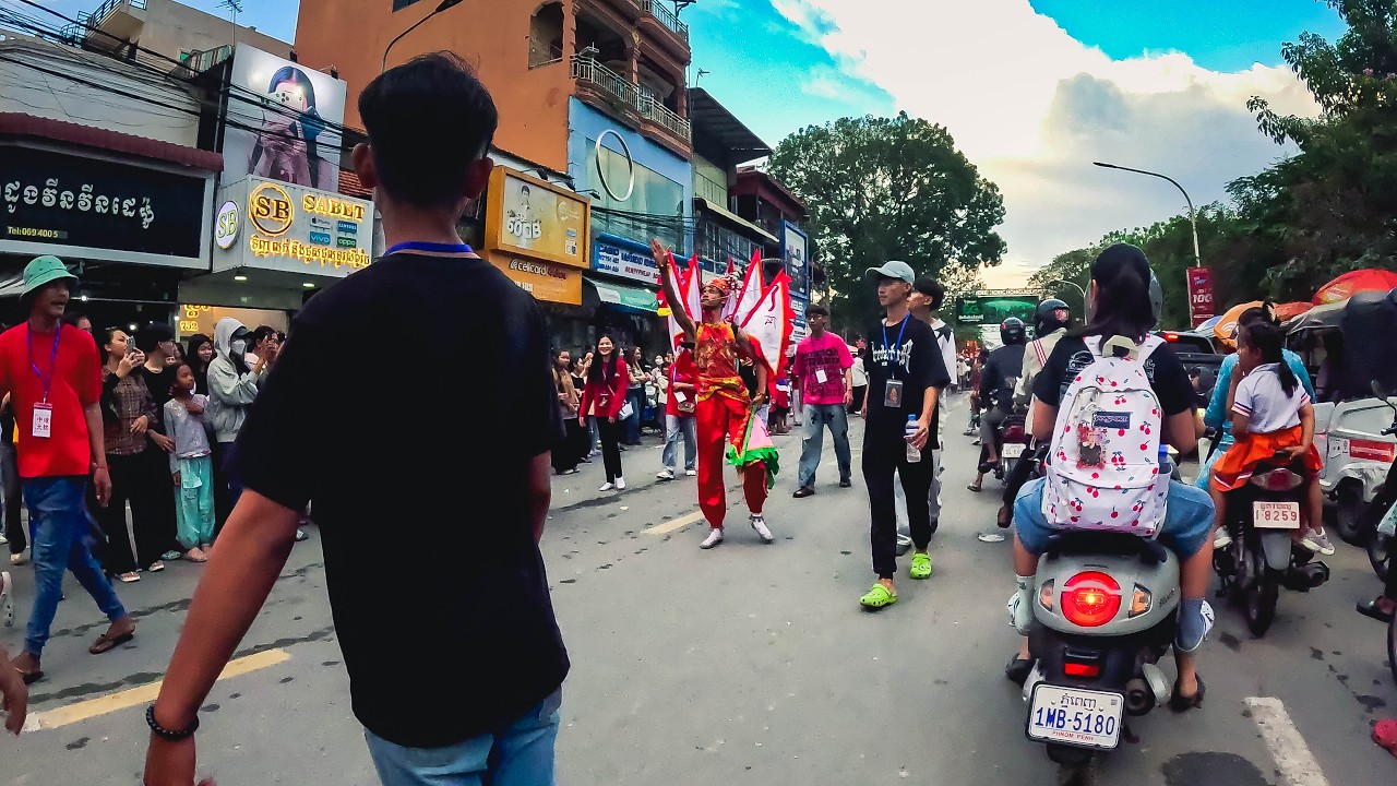 EP 249: Everyday motorcycle ride in Phnom Penh, Cambodia, 4K/60p